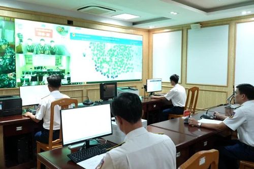 Bài 2: Tự động gắn 'thẻ đỏ' cảnh báo