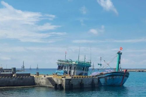 Hải quân hỗ trợ sửa chữa khắc phục miễn phí sự cố tời lưới của tàu cá Gia Lai