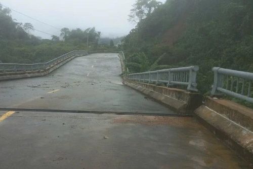 Cầu cạn Km396+050 đường Hồ Chí Minh nhánh Tây bị hư hỏng nghiêm trọng