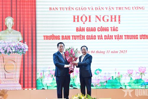 Đại tướng Nguyễn Trọng Nghĩa và Đại tướng Trịnh Văn Quyết bàn giao công tác Trưởng ban Tuyên giáo và Dân vận Trung ương