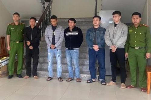 Khởi tố nhóm trai làng choảng nhau