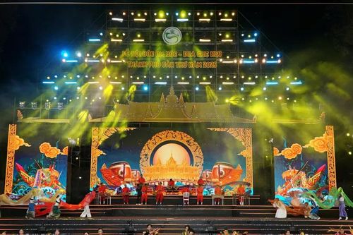 Khai mạc Lễ hội Oóc Om Bóc - Đua ghe Ngo TP Cần Thơ