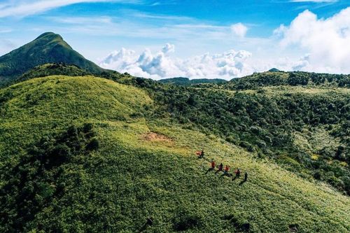 Trekking Pa Thiên Voi Mẹp chinh phục 'nóc nhà xanh' của Quảng Trị