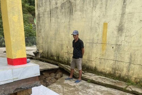 Điểm trường bị sạt lở, 34 học sinh xã Trà Linh phải di dời khẩn cấp