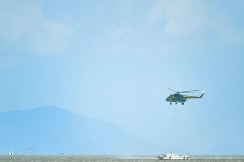 Trung đoàn Không quân 917 huấn luyện bay cấp cứu trên biển An Giang