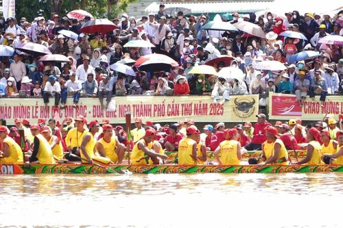 Nô nức tranh tài Giải đua ghe Ngo lớn nhất miền Tây