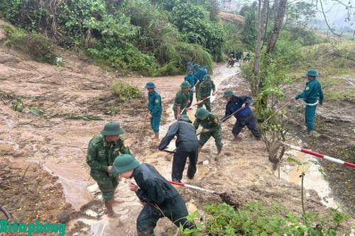 Thành phố Huế: Khẩn trương khắc phục sạt lở đất gây chia cắt hơn 100 hộ dân tại xã A Lưới 1