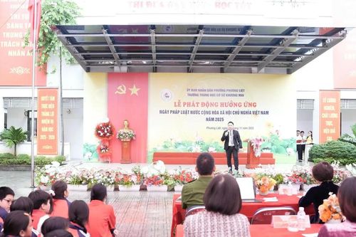 Nhiều hoạt động thiết thực hưởng ứng Ngày Pháp luật Việt Nam