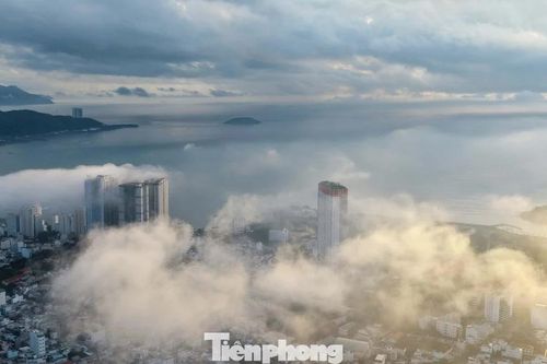 Lý do sương mù dày đặc phủ kín phố biển Nha Trang