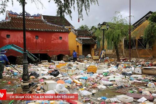 Không chủ quan với sức khỏe sau mưa lũ