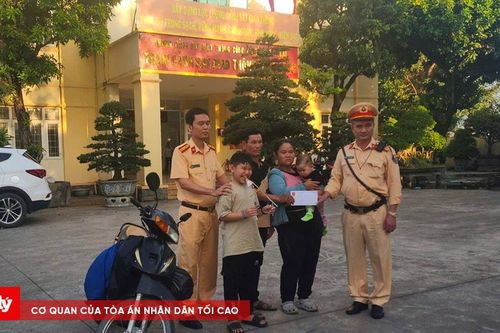 CSGT Gia Lai hỗ trợ gia đình đưa con đi Hà Nội chữa bệnh