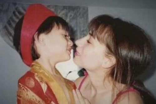Con gái Phi Nhung chia sẻ ảnh chưa từng công bố sau 4 năm mẹ mất