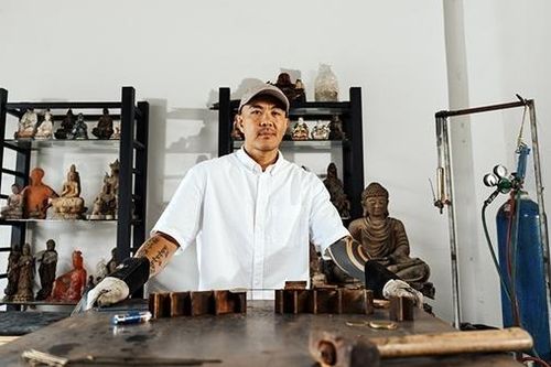 Người kể chuyện giữa nhiều thế giới