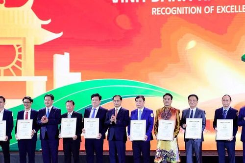 Gian hàng tỉnh Tuyên Quang tỏa sáng tại Hội chợ Mùa Thu 2025