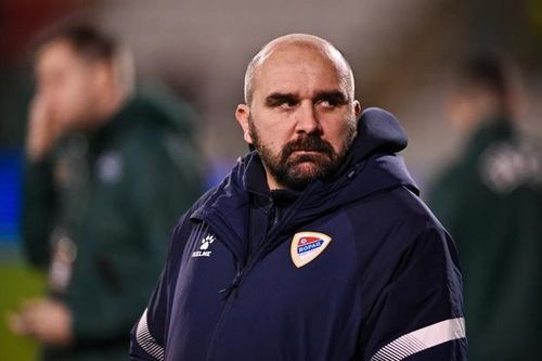 Huấn luyện viên 44 tuổi tử vong đột ngột trong trận đấu ở Serbia