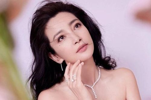 Người đẹp nổi tiếng showbiz: Chọn độc thân, lập di chúc để lại khối tài sản nghìn tỷ đồng cho cháu thừa kế