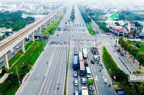 Tài xế vui mừng khi tuyến đường huyết mạch song hành Xa Lộ Hà Nội thông tuyến