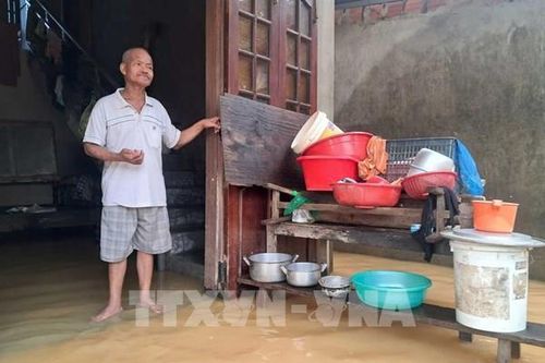 Huế: Người dân Dương Nỗ trầm mình trong lũ, đùm bọc nhau vượt khó