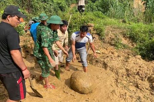 Đà Nẵng: Bộ đội khắc phục sạt lở trên các tuyến giao thông miền núi