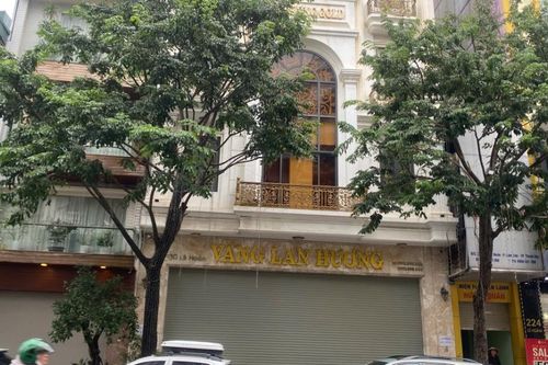 Thanh Hóa: Hàng loạt tiệm vàng trên phố Lê Hoàn bất ngờ đóng cửa nhiều ngày qua