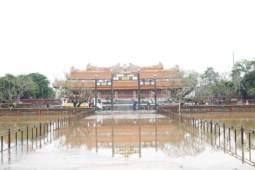 Du lịch Việt tìm cách 'sống chung' với mưa lũ