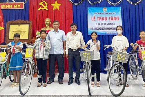 Tận tụy với học sinh nghèo