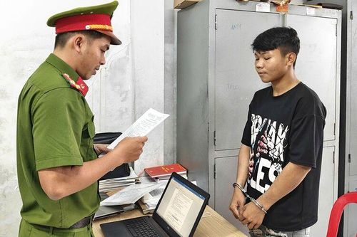 Bắt tạm giam đối tượng cướp giật điện thoại của trẻ em