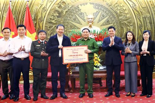 Tỉnh Đồng Nai trao tặng kinh phí ủng hộ tỉnh Bắc Ninh khắc phục hậu quả lũ lụt