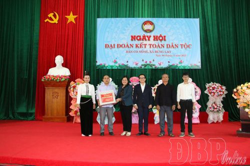 Phó Chủ tịch HĐND tỉnh Giàng Thị Hoa dự Ngày hội Đại đoàn kết các dân tộc tại bản Co Nỏng