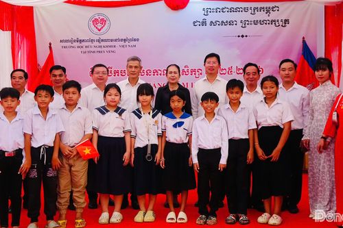 Lãnh đạo tỉnh Đồng Tháp dự khai giảng tại Trường Tiểu học Hữu nghị Khmer - Việt Nam tỉnh Prey Veng