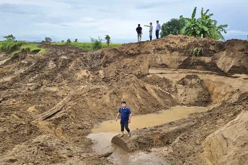 Gia Lai: Yêu cầu kiểm tra, làm rõ vụ đào bới bờ sông Ayun trục vớt gỗ