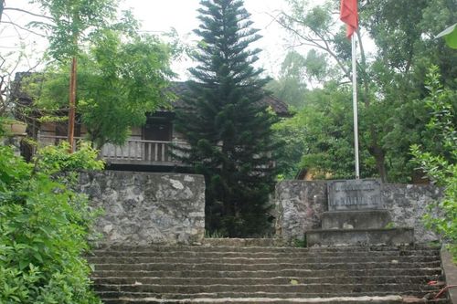 Khí tiết người cộng sản qua một bài thơ