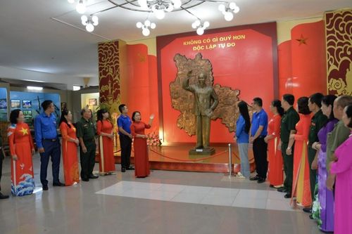 Vươn mình cùng đất nước