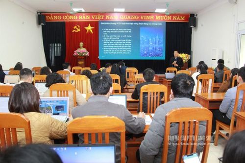 Trên 2.000 cán bộ, công chức, viên chức được hướng dẫn sử dụng Trợ lý ảo