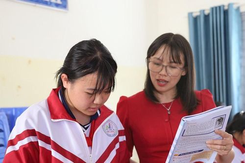 Âu Gia Hân - Niềm tự hào về thế hệ 'Cháu ngoan Bác Hồ' của vùng đất Đam Rông
