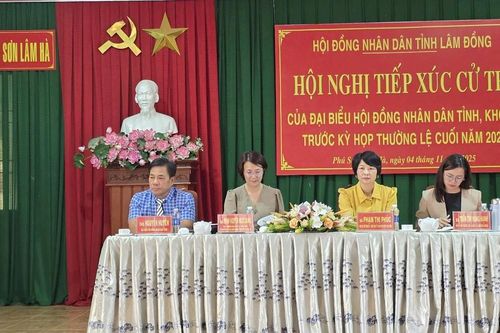 Phó Bí thư Tỉnh ủy, Chủ tịch UBMTTQ Việt Nam tỉnh Lâm Đồng Phạm Thị Phúc tiếp xúc cử tri tại xã Phú Sơn Lâm Hà