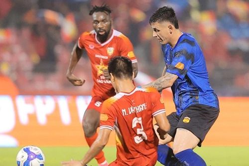 VAR định đoạt, Hà Tĩnh thắng HAGL 1-0 bằng penalty 88'