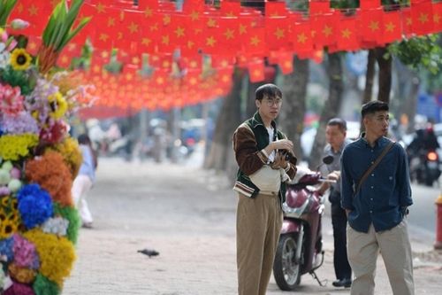 Hà Nội mùa thu: Trải nghiệm lãng mạn dưới tán lá vàng