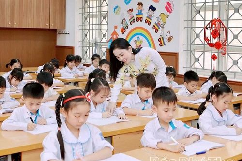 Người thắp sáng ngọn lửa tri thức trên quê hương Đất Tổ