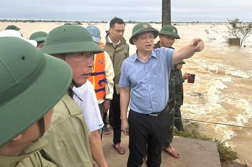 Khẩn trương khắc phục, hoàn thành thông tuyến đê Niêm Phò – Nho Lâm trong ngày 5/11