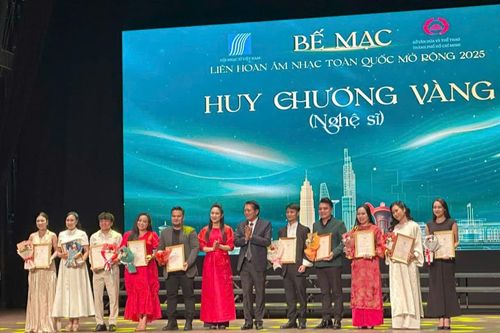 Đại úy Dương Đức và huy chương vàng 'Lũng Pô bản hùng ca biên giới'