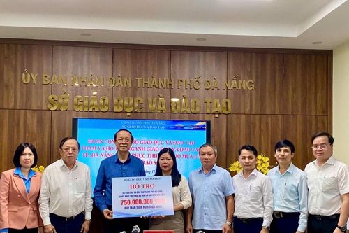 Lãnh đạo Bộ GD-ĐT thăm hỏi, động viên ngành Giáo dục Đà Nẵng, kiểm tra khắc phục sau mưa lũ