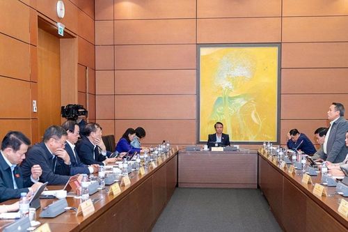 Hoàn thiện thể chế, thúc đẩy đổi mới sáng tạo và phát triển bền vững