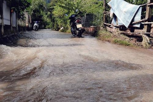 Khẩn trương khắc phục hậu quả mưa lũ, sẵn sàng ứng phó với bão Kalmaegi