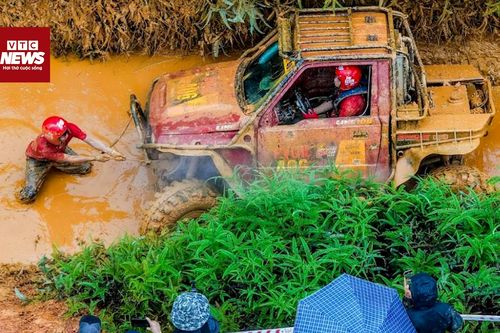 140 tay đua lội bùn, tắm mưa chinh phục giải đua xe địa hình lớn nhất Việt Nam