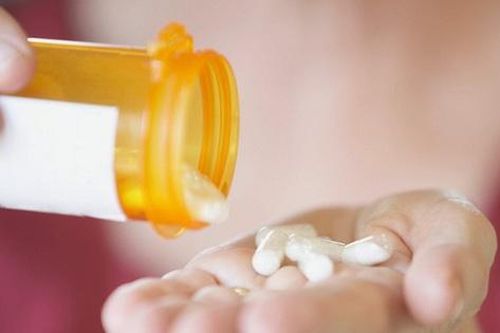 Phù chân do thuốc huyết áp, tiểu đường: Hiểu đúng để không hoang mang và sử dụng thuốc an toàn