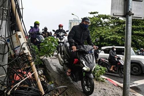 Cấm một chiều cầu Long Biên: Hàng nghìn xe 'chôn chân', Chương Dương quá tải