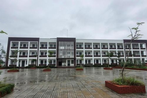 Nghệ An: Trường mới để không, học sinh học trong trường cũ xuống cấp