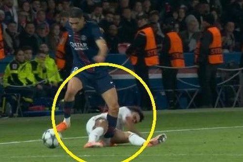 Hakimi bật khóc sau pha vào bóng rợn người