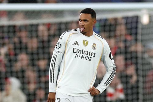 Alexander-Arnold bị CĐV Liverpool la ó